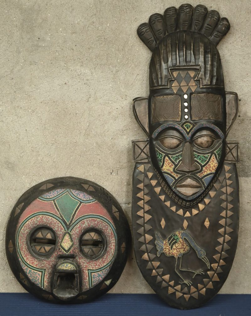 Een set van 2 Afrikaanse maskers, Ghana, laat 20ste eeuws.