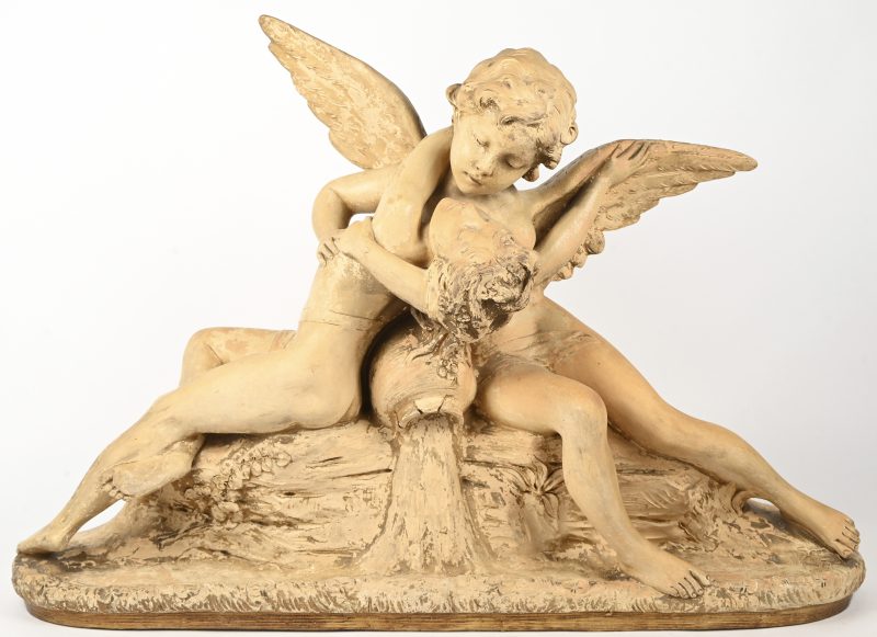 “Amor en Psyche”, een terracotta groep, gesigneerd Aurili.