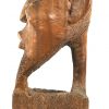 Een gesculpteerd Afrikaans massief houten beeld.