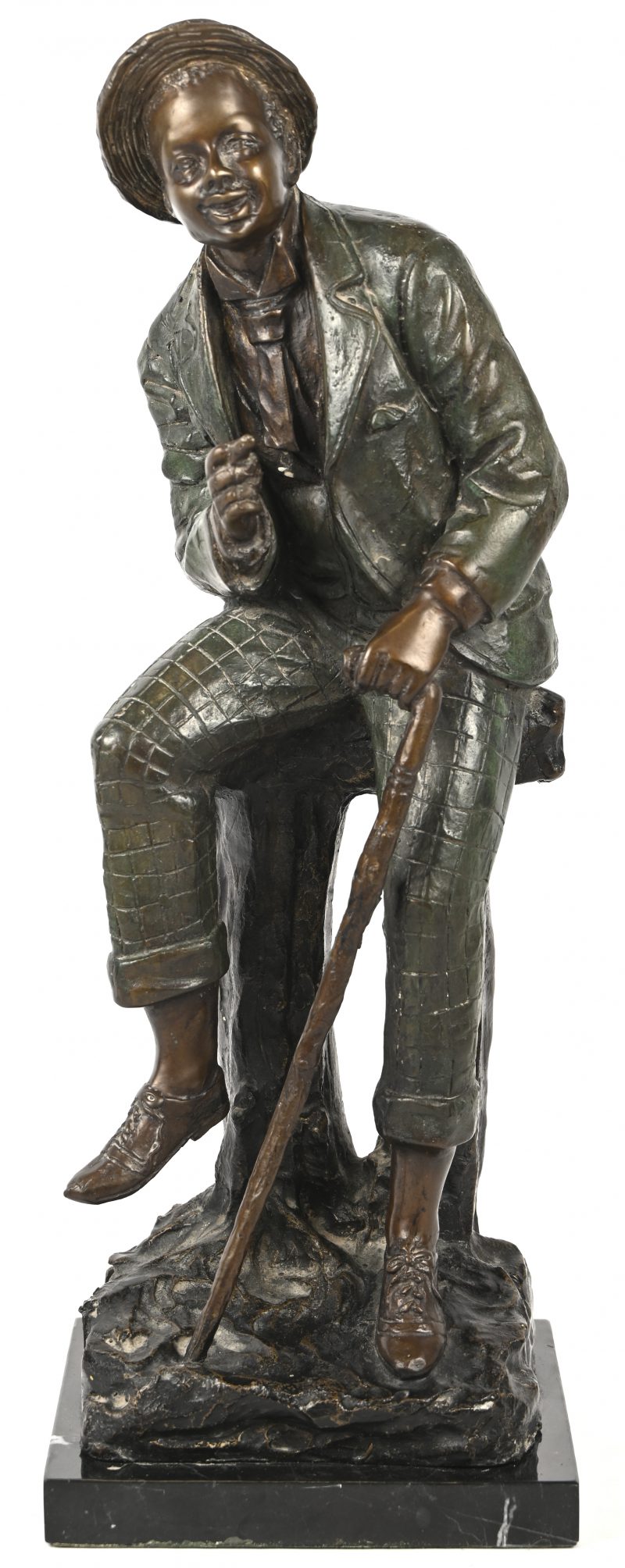 “Rokende man”, een gepolychromeerd bronzen beeld op marmeren voet, gesigneerd A. Boucher.