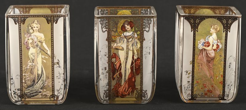 “De jaargetijden”. Drie jugendstil vaasjes. Gemerkt.