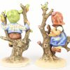 Een set van 2 Hummeltjes, Apple Tree Boy nr 142/1 en Apple Tree Girl nr 141/1.