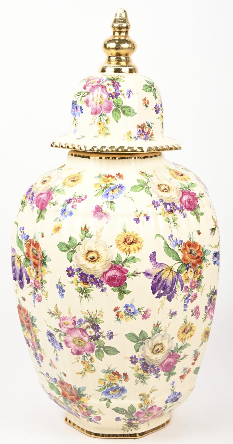 Grote dekselvaas, gemerkt; Keralux, Boch Freres. Fleur de Saxe decor.