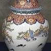 Grote dekselvaas/gemberpot. Gemerkt; Boch Keramis. Met Aziatisch decor.