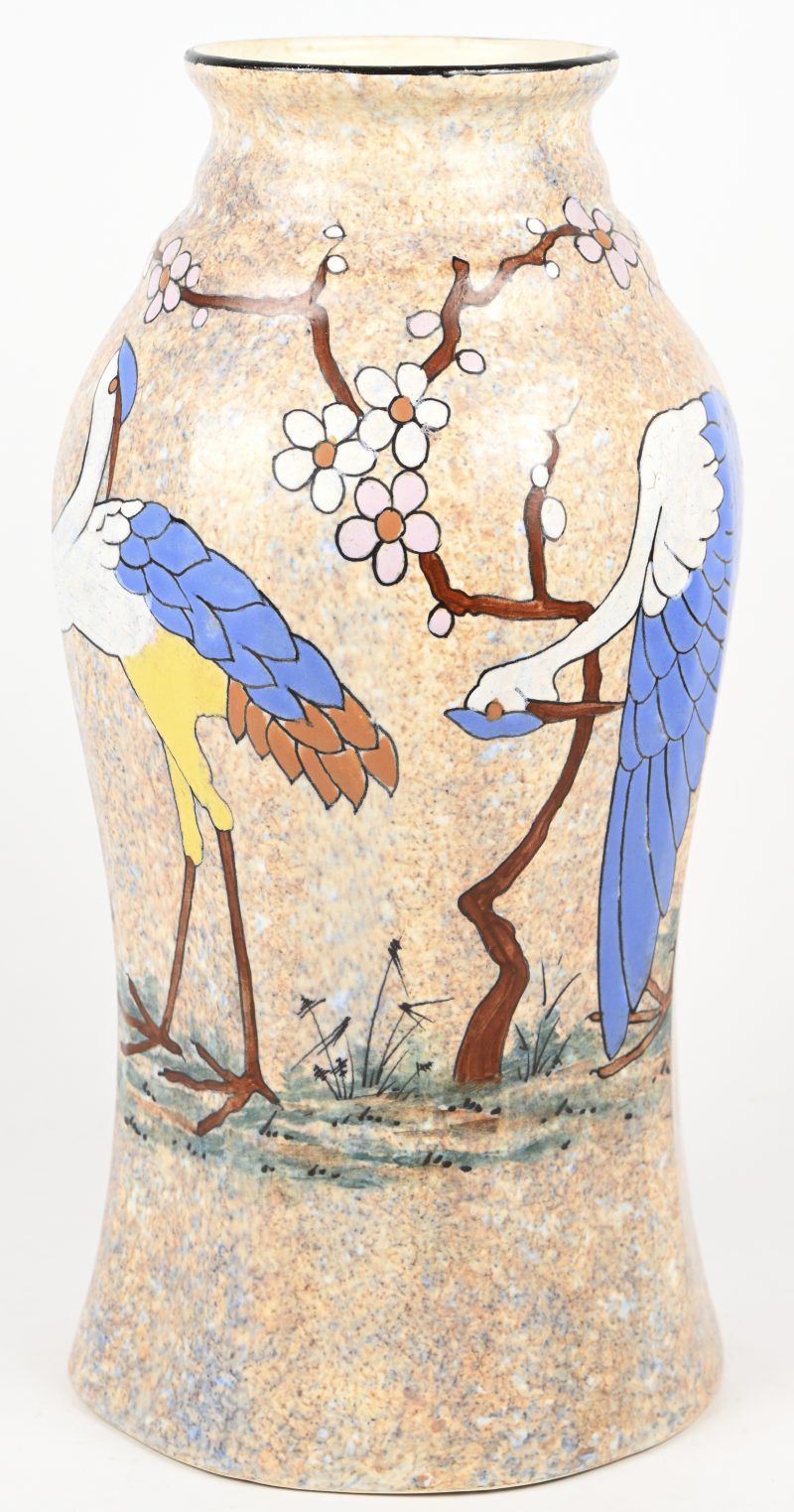 Een grote vaas van meerkleurig aardewerk, versierd met een decor van vogels, getekend; A. Dubois. Onderaan gemerkt. Gechipt aan de basis.