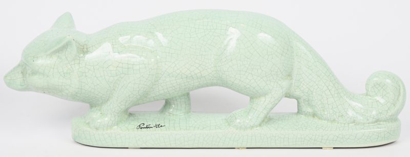 ‘Vos’. Een art-deco beeldje van groen geglazuurd keramiek, op de voet gemerkt; Fontinelle.