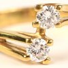Een 18 kt geelgouden ring bezet met briljanten met een gezamenlijk gewicht van 0,52 ct. FVS2.