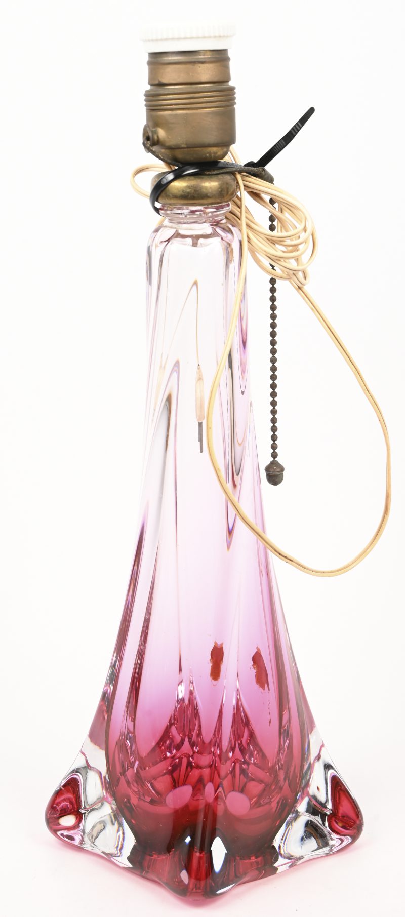 Een vintage lampenvoet van Val Saint Lambert kristal. Roze in de massa gekleurd.