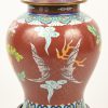 Cloisonné dekselvaas met een decor van bloemen en vogels.