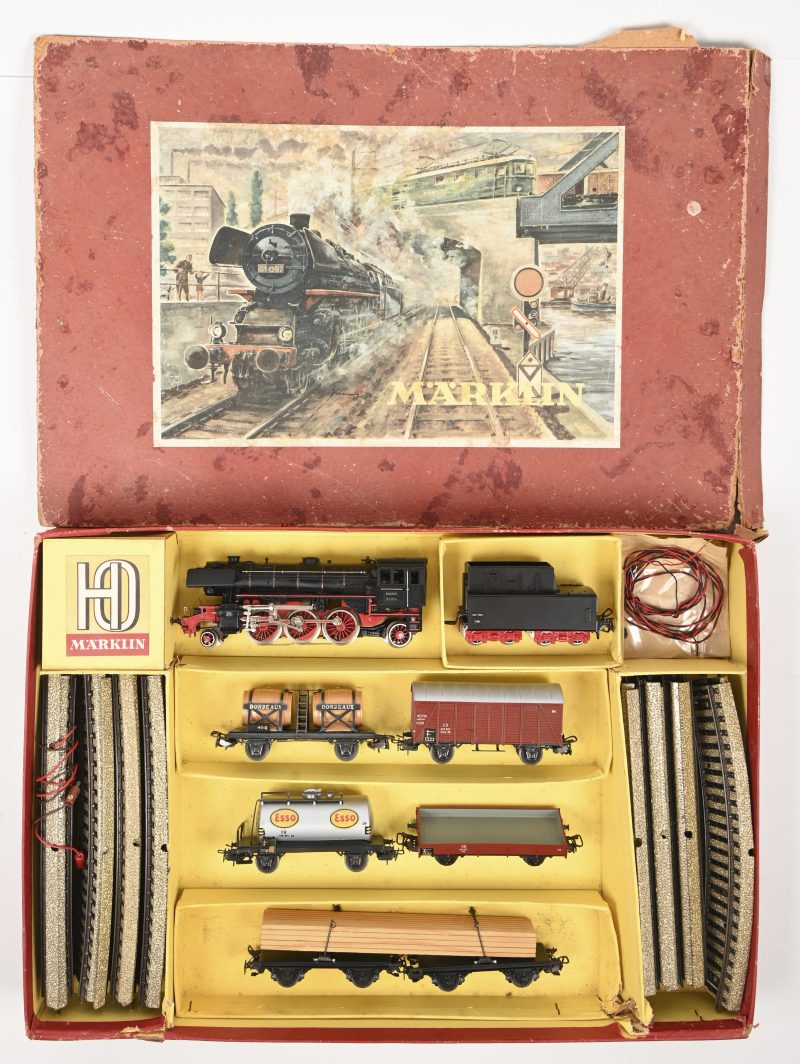Märklin starterset uit de jaren 60. Samengestelde doos met loc 3005 en tender. Wagons 4501, 4503, 4505, 4510 en 45612.