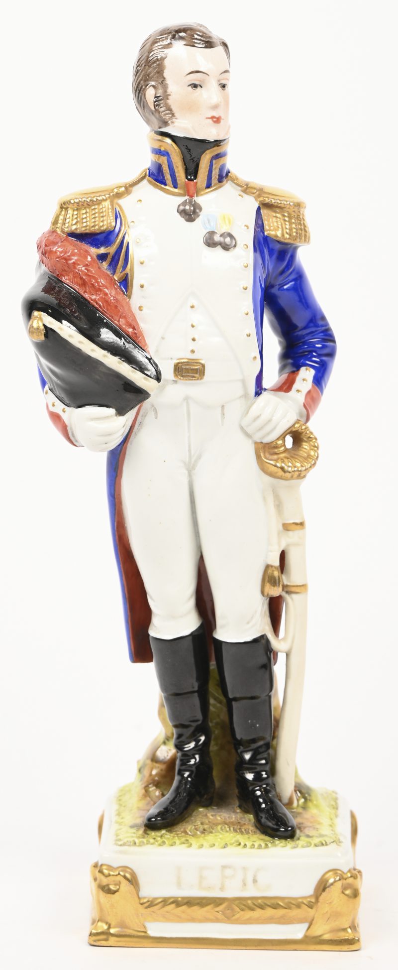 “Lepic”, een porseleinen beeldje van een officier van Napoleon, gemerkt Scheibe Alsbach.