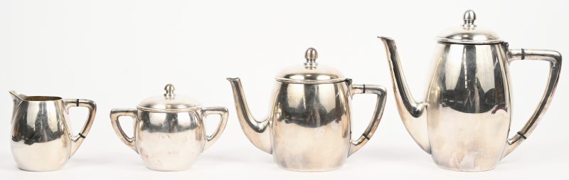 Een Wiskemann koffie-en theeservies, bestaande uit koffie-, thee- en melkkan en een suikerpot.