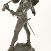 “Mephisto jouant de la mandoline”, een bronzen beeldje, gesigneerd A. De Wever.
