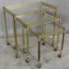 ‘Nest of tables’ van messing en glas, Hollywood Regency stijl. Met wieltjes.