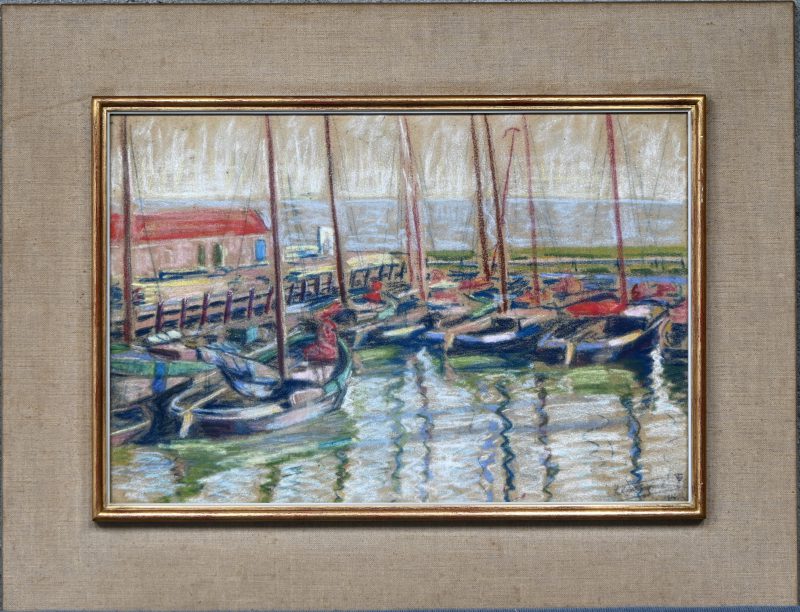 “Havenzicht”. Een tekening, pastel op papier. Onderaan gesigneerd.