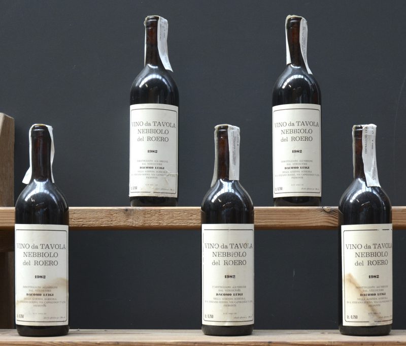 Nebbiolo del Roero Vino da Tavola (D.O.C.G. in 2004)  Dacomo Luigi,  S. Stefano M.O.  1982  aantal: 5 bt