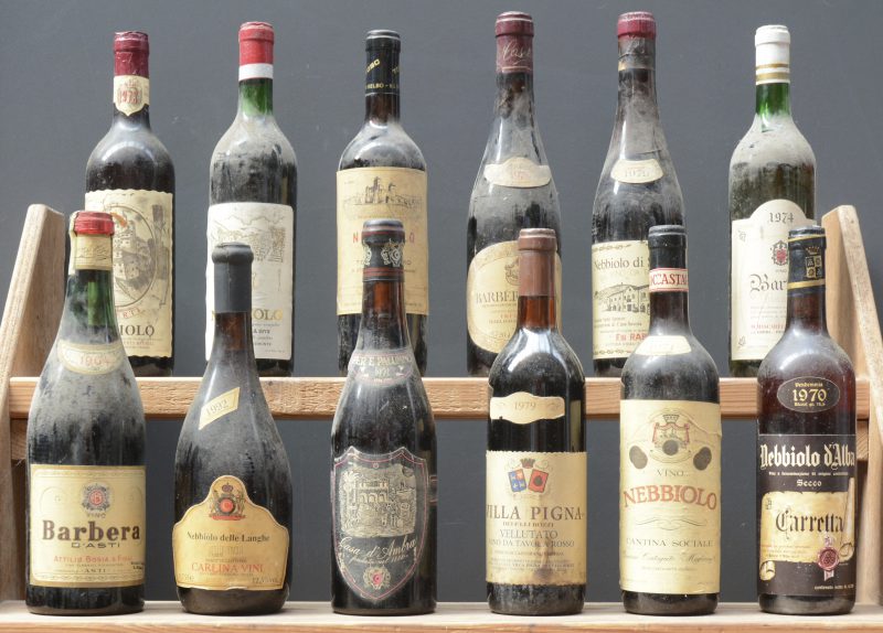 Lot rode wijn        aantal: 12 bt    Nebbiolo   Antonio Viberti, Barolo M.O.  1973  aantal: 1 bt    Nebbiolo D.O.S.  Vima, La Morra M.O.  1973  aantal: 1 bt    Nebbiolo   Toso Pietro, S. Stefano Belbo M.O.  1974  aantal: 1 bt    Nebbiolo di S. Vittoria Vino da Tavola  Figli Rabino, S. Vittoria d’Alba M.O.  1979  aantal: 1 bt    Nebbiolo d’Alba D.O.C.  Carretta, Tenuta della Famiglia Veglia, Piobesi d’Alba M.O.  1970  aantal: 1 bt    Nebbiolo   Cantina Sociale, Castagnito M.O.  1971  aantal: 1 bt    Barbera d’Asti   Attilio Bosia, Asti M.O.  1964  aantal: 1 bt    Barbera d’Asti D.O.C.  Elli Casetta, Vezza d’Alba M.O.  1978  aantal: 1 bt    Barbera Bianca (een witte tussen de rode, zonder relatie tot de rode Barbera Mascarello, La Morra M.O.  1974  aantal: 1 bt    Villa Pigna Vellutato Vino da Tavola  Figli Rozzi M.O.  1979  aantal: 1 bt    Nebbiolo delle Langhe Vino da Tavola  Carlina Vini, Verduno M.O.  1992  aantal: 1 bt    Per e Palummo   Casa d’Ambra M.O.  1972  aantal: 1 bt