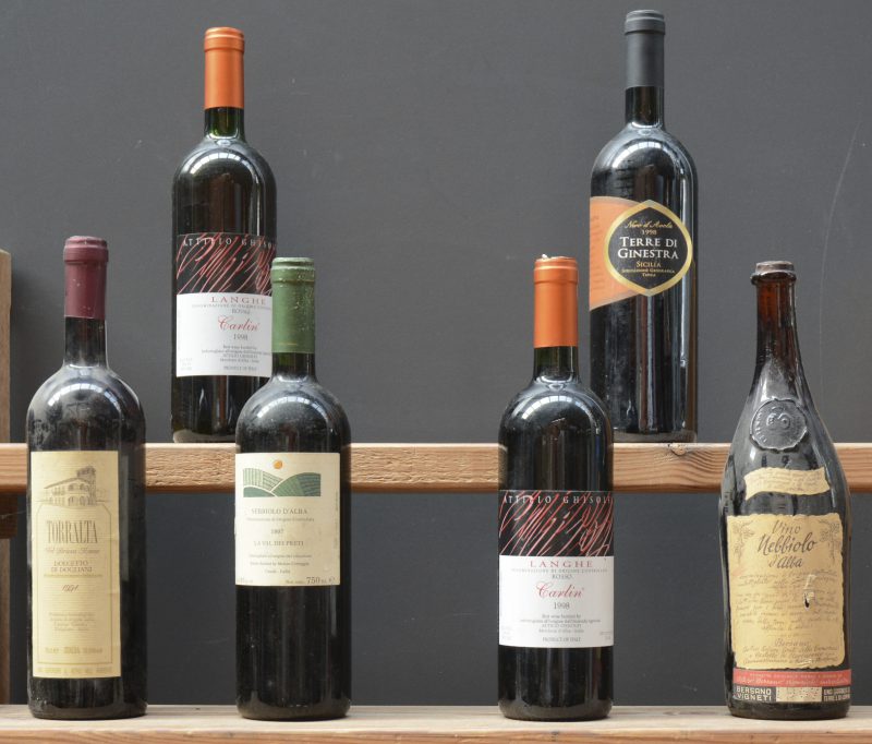 Lot rode wijn        aantal: 6 bt    Dolcetto di Dogliani D.O.C.  Tarralta del Bricco Rosso, Farigliano   1994  aantal: 1 bt    Nebbiolo d’Alba D.O.C.  La Val dei Preti, Matteo Corregia, Canale   1997  aantal: 1 bt    Carlin D.O.C. Langhe  Attilio Ghisolfi, Monforte d’Alba   1998  aantal: 2 bt    Nebbiolo d’Alba   Bersano, Asti M.O.  1967  aantal: 1 bt    Nero d’Avola IgT Sicilia  Terre di Ginestra, Sansiperello M.O.  1998  aantal: 1 bt