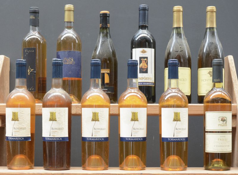 Lot witte wijn         aantal: 12 bt    Roycello Fiano  I.G.T. Salento  Tormaresca, San Pietro Vernotico M.O.  2009  aantal: 5 bt    Chardonnay D.O.C. Friuli  Pighin, M.O.  2009  aantal: 1 bt    Monferrato Bianco D.O.C.  Giancarlo Boido M.O.  2005  aantal: 1 bt    Custoza D.O.C.  Le Vigne di San Pietro M.O.  2004  aantal: 1 bt    Chardonnay I.G.T. Puglia  Tormaresca, San Pietro Vernotico M.O.  2006  aantal: 1 bt    Grecanico Chardonnay Sympósio I.G.T. Sicilia  Le Botti di Antistene M.O.  2002  aantal: 1 bt    Monteriolo Chardonnay D.O.C. Piemonte Chardonnay  Coppo, Canelli M.O.  1999  aantal: 2 bt