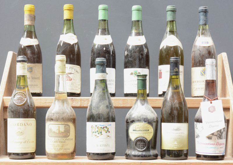 Lot witte wijn        aantal: 12 bt    Bourgogne Aligoté A.C.  Alert Thierry, La Chapelle de Guichay M.O.  1964  aantal: 1 bt    Chablis 1e Cru  A.C.  Calvet, Beaune M.O.  1966  aantal: 1 bt    Bourgogne Aligoté A.C.  Bouchard Père & Fils, Beaune M.O.  1963  aantal: 2 bt    Bourgogne Aligoté A.C.  Charles Bernard, Beaune M.O.  1969  aantal: 1 bt    Bourgogne Blanc A.C.  Albert Thierry, La Chapelle de Guinchay M.O.  1970  aantal: 1 bt    Chardonnay di Tezze Vino da Tavola  Giordano, Diano d’Alba M.O.  1992  aantal: 1 bt    Chardonnay di Tezze Vino da Tavola  Giordano, Diano d’Alba M.O.  1992  aantal: 1 bt    Colli Tortonesi Cortese D.O.C.  Volpi, Tortona M.O.  1986  aantal: 1 bt    Le Cantinette Classico D.O.C. Verdicchio dei Castelli di Jesi  Ferdinando Giordano M.O.  2003  aantal: 1 bt    Pietrabianca Chardonnay D.O.C. Castel del Monte  Tormaresca, San Pietro Vernotico M.O.  2008  aantal: 1 bt    Pietrabianco Vermentino Ligurea Chardonnay Vino da Tavola  Calleri, Salea M.O.    aantal: 1 bt