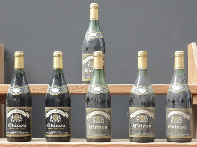 Lot rode wijn        aantal: 6 bt    Chinon A.C.  Clos de la Lysardière, hinon M.O.  1982  aantal: 3 bt    Chinon A.C.  Clos de la Lysardière, hinon M.O.  1985  aantal: 3 bt