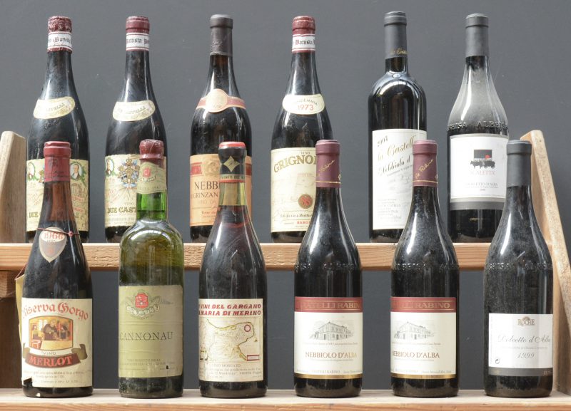 Lot wijn        aantal: 12 bt    Merlot Riserva Gorgo   Mason di Gorgo M.O.  1966  aantal: 1 bt    Cannonau   Sella & Mosca Vini M.O.  1967  aantal: 1 bt    I Vini del Gargano S. Maria di Merino Vino Moscato  Il Mandrione, Vieste M.O.  1967  aantal: 1 bt    Nebbiolo d’Alba   Fratelli Rabino, Santa Vittoria d’Alba M.O.  2001  aantal: 2 bt    Roche Dolcetto d’Alba D.O.C.  Ferrero Raffaele M.O.  1999  aantal: 1 bt    Vino Due Castelli Vino secco delle Langhe da Selvaggina   M.O.    aantal: 2 bt    Nebbiolo di Grinzane Cavour Vino da Tavola  Terre del Barolo, Castiglione Falletto M.O.  1979  aantal: 1 bt    Grignolino   Serio Battista Borgogno, Barolo M.O.  1973  aantal: 1 bt    La Castella Nebbiolo d’Alba D.O.C.  Cascina Castella, Roddino M.O.  2004  aantal: 1 bt    Scaletta Dolcetto d’Alba D.O.C.  Armando, S. Rocco M.O.  2000  aantal: 1 bt