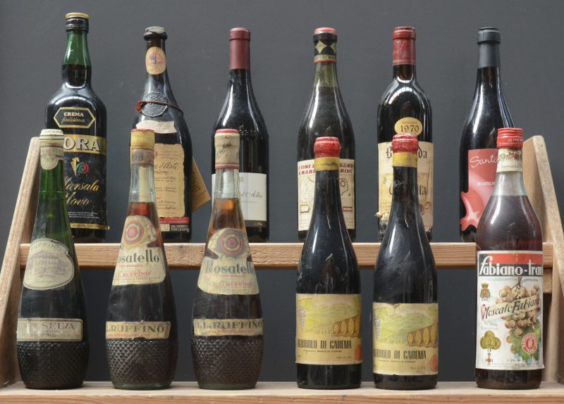 Lot wijn        aantal: 12 bt    Riesling Monteselva   Ruffino, Pontassieve M.O.    aantal: 1 bt    Rosatello Vino Rosato  Ruffino, Pontassieve M.O.    aantal: 2 bt    Nebbiolo di Carema   Meriglio Pierino M.O.    aantal: 2 bt    Moscato Fabiano Vino Liquoroso  Fabiano, Trani,  M.O.    aantal: 1 bt    Marsala Uovo Crema finissima  Cora, Torino M.O.    aantal: 1 bt    Barbera d’Asti Superiore D.O.C.  Bersano, Asti M.O.  1970  aantal: 1 bt    Barbera d’Alba Roche Vigneto Crötin D.O.C.  Ferrero Raffaele M.O.  1998  aantal: 1 bt    I Vini del Gargano S. Maria di Merino Vino Moscato  Il Mandrione, Vieste M.O.    aantal: 1 bt    Bonarda Carretta   Fratelli Veglia, Piobesi d’Alba M.O.  1970  aantal: 1 bt    Malvasia di Castelnuovo Don Bosco D.O.C.  Le Rondini, Passerano M.O.  2005  aantal: 1 bt