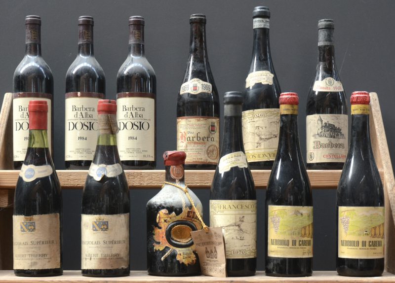 Lot rode wijn        aantal: 12 bt    Barbera Riserva Privata   Francesco M.O.  1970  aantal: 2 bt    Beaujolais Supérieur A.C.  Albert Thierry, La Chapelle de Guinchay M.O.  1964  aantal: 2 bt    Nebbiolo di Carema   Meriglio Pierino M.O.    aantal: 2 bt    Barbera d’Asti   Oddoni Giovanni M.O.  1969  aantal: 1 bt    Barbera   Castellana M.O.  1968  aantal: 1 bt    Ciró D.O.C.  Bertolo, Torino M.O.  1967  aantal: 1 bt    Barbera d’Alba D.O.C.  Dosio, La Morra M.O.  1984  aantal: 3 bt