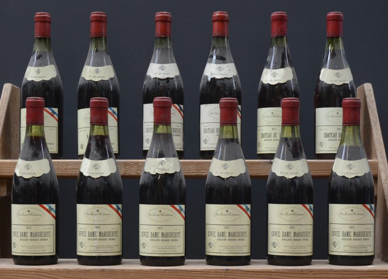 Lot rode wijn        aantal: 12 bt    Cuvée Dame Marguerite A.C. Bourgogne  Ets St Ferdinand, Milano M.O.  1972  aantal: 6 bt    Santenay A.C.  Ets St Ferdinand, Milano M.O.  1967  aantal: 2 bt    Ch. de la Perrière A.C. Fleurie  Ets St Ferdinand, Milano M.O.  1969  aantal: 2 bt    Ch. de Laye A.C. Beaujolais  Ets St Ferdinand, Milano M.O.  1972  aantal: 2 bt