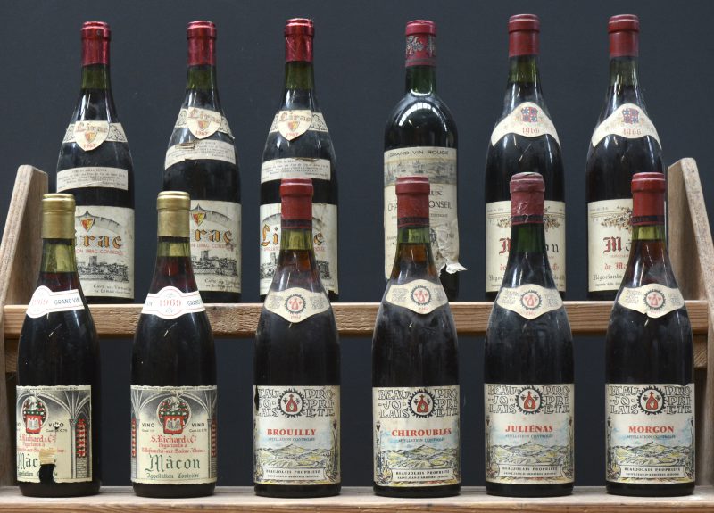 Lot rode wijn   La Loggia, Firenze     aantal: 12 bt    Lirac A.C.  Cave des Vins de Cru de Lirac   1967  aantal: 3 bt    Macon A.C.  De Maizières, Beaune   1966  aantal: 2 bt    Macon A.C.  Richard & Cie, Villefranche M.O.  1969  aantal: 2 bt    Chiroubles A.C.  Beaujolais Propriété, St-Jean D’Ardières M.O.  1967  aantal: 1 bt    Juliénas A.C.  Beaujolais Propriété, St-Jean D’Ardières M.O.  1967  aantal: 1 bt    Brouilly A.C.  Beaujolais Propriété, St-Jean D’Ardières M.O.  1967  aantal: 1 bt    Morgon A.C.   Beaujolais Propriété, St-Jean D’Ardières M.O.  1967  aantal: 1 bt    Ch. Monseil A.C. Bordeaux   M.O.  1968  aantal: 1 bt