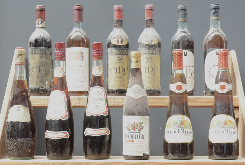 Lot rosé        aantal: 12 bt    Rosatello Vino Rosato  Ruffino, Pontassieve M.O.    aantal: 1 bt    Marino Rosato Vino Rosato  Cantine Sociale Marino M.O.  1967  aantal: 2 bt    Candéline Vino Rosato  Cantine Sociale Marino M.O.  1967  aantal: 2 bt    Aceste Vino da Tavola  Biaggio Giudice, Mazzarrone M.O.    aantal: 2 bt    Ciró D.O.C.  Librandi Antonio, Catanzano M.O.    aantal: 3 bt    Doruk Sek Marmara Bölgesi üzümlerinden Yapilmistir  Beyoglu M.O.  1967  aantal: 1 bt    Rosato di Collina Vino Rosato da Tavola Brioso  Cantina La Pergola, Torino M.O.    aantal: 1 bt
