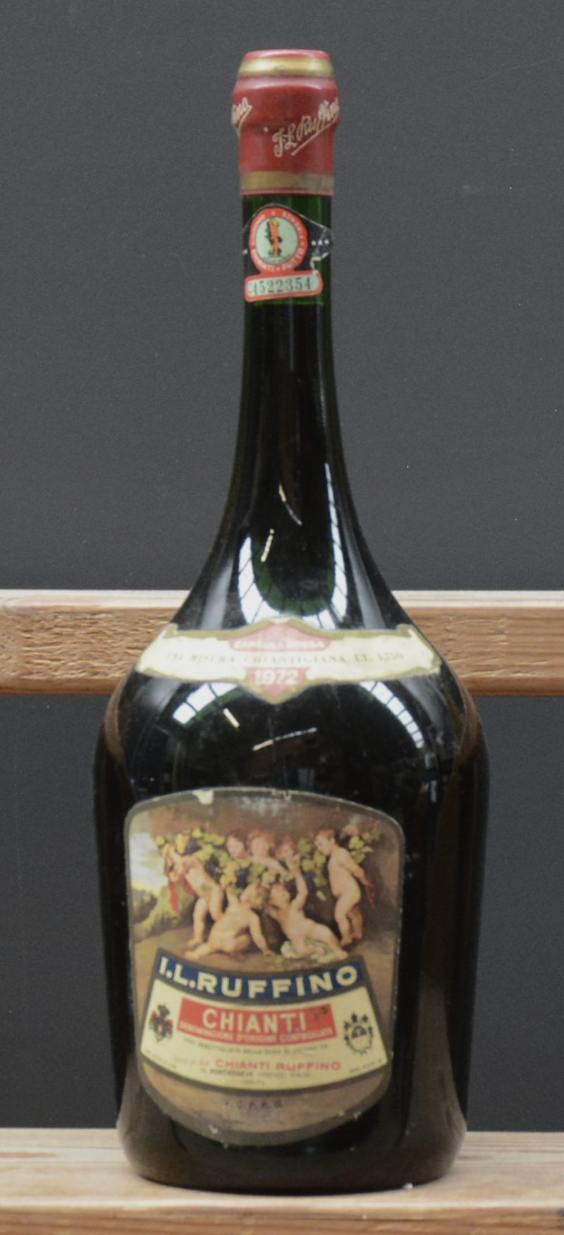 Chianti Capsula Rossa D.O.C.  Ruffino, Pontassieve M.O.  1972  aantal: 1 1.75 L