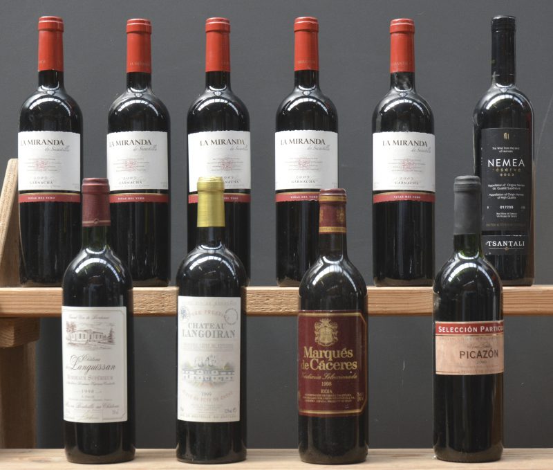 Lot rode wijn        aantal: 10 bt    Marqués de Càceres Vendimia Seleccionada D.O.C. Rioja  Union Viti-Vinicola Cenicero M.O.  1998  aantal: 1 bt    Ch. Languissan A.C. Bordeaux Supérieur   M.C.  1998  aantal: 1 bt    Ch. Langoiran Cuvée Prestige A.C. 1e Côtes de Bordeaux   M.C.  1999  aantal: 1 bt    Picazòn Seleccción Particular Origin Coquimbo Valley  Pedro Alvarez M.O.  2000  aantal: 1 bt    Nemea Réserve A.O. Nemea  Tsantali, Halkidiki M.O.  2003  aantal: 1 bt    La Miranda de Secastilla Garnacha D.O. Samontana  Viñas del Vero M.O.  2005  aantal: 4 bt    La Miranda de Secastilla Garnacha D.O. Samontana  Viñas del Vero M.O.  2007  aantal: 1 bt