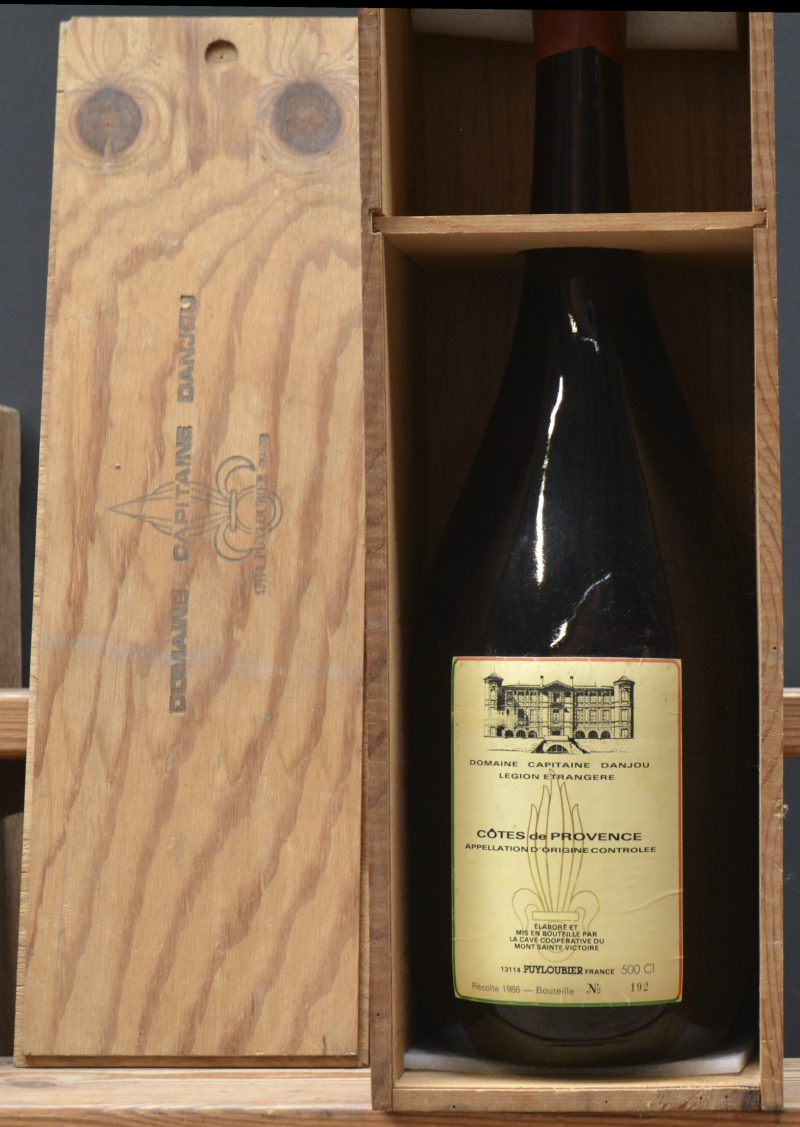 Dom. Capitaine Danjou Légion Etrangère A.C. Côtes de Provence  Cave Coopérative Mont Sainte Victoire, Puyloubier M.O. O.K 1986  aantal: 1 500 cl