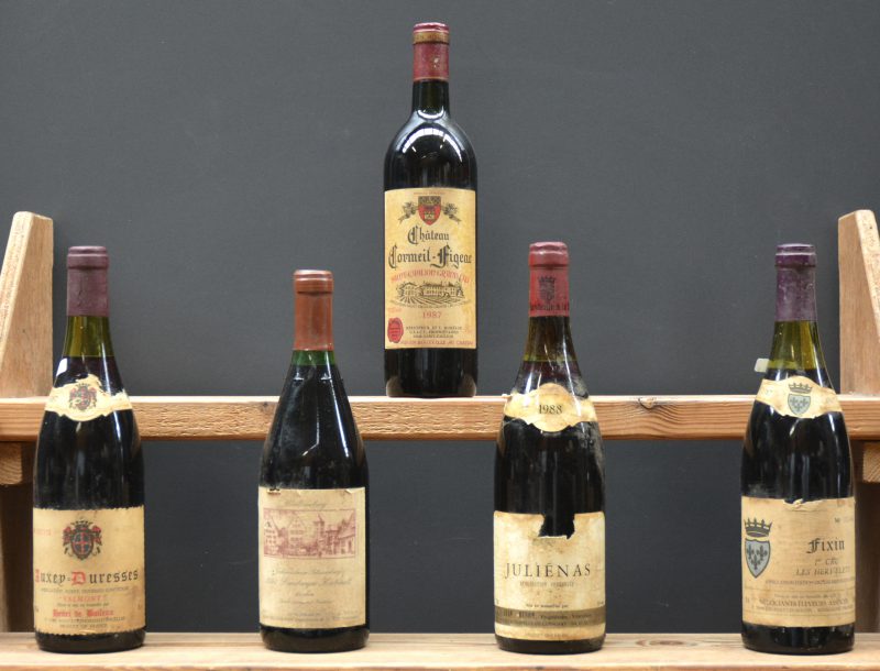 Lot rode wijn        aantal: 5 bt    Ch. Cormeil-Figeac A.C. St-Emilion grand cru   M.C.  1987  aantal: 1 bt    Auxey-Duresses Valmont A.C.  Henri de Boilleau, St-Symphorien-d’Ancelles M.O.  1987  aantal: 1 bt    Juliénas A.C.  Jean Benon, La Chapelle-de-Guinchay M.O.  1988  aantal: 1 bt    Neckarsulmer Scheuerberg QmP Württemberg - Lemberger Kabinett trocken  W.G. Neckarsulm E.A..  1993  aantal: 1 bt    Juliénas A.C.  Jean Benon, La Chapelle-de-Guinchay M.O.  1988  aantal: 1 bt    Fixin 1e Cru Les Hervelets A.C.  Négotiants-Eleveurs Associés, Charnay M.O.  1987  aantal: 1 bt
