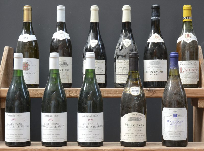 Lot witte bourgogne        aantal: 11 bt    Laforet Bourgogne Chardonnay A.C. Bourgogne  Joseph Drouhin,Beaune M.O.  1988  aantal: 1 bt    Mercurey Les Ormeaux A.C.  Dom. Maurice Protheau, Mercurey M.C.  1997  aantal: 1 bt    Bourgogne Hautes Côtes de Beaune A.C. - Tastevinage  Dom. Joliot, Nantoux M.P.  1997  aantal: 3 bt    Bourgogne Aligoté A.C.  Dom. Verret, St-Bris M.O.  1998  aantal: 1 bt    Saint-Aubin 1e Cru Le Charmois A.C.  S.C.V. du Château M.C.  2000  aantal: 1 bt    Bourgogne Blanc Chardonnay A.C.  Jacques Charlet, La Chapelle de Guinchay M.O.  2002  aantal: 1 bt    Montagny 1e Cru Clos Chaudron A.C.  Dom. Ch. de Davenay M.O.  2005  aantal: 1 bt    Pouilly-Fuissé “Le Clos de Monsieur Noly” A.C.  Dom. de La Creuze Noire M.D.  2006  aantal: 2 bt
