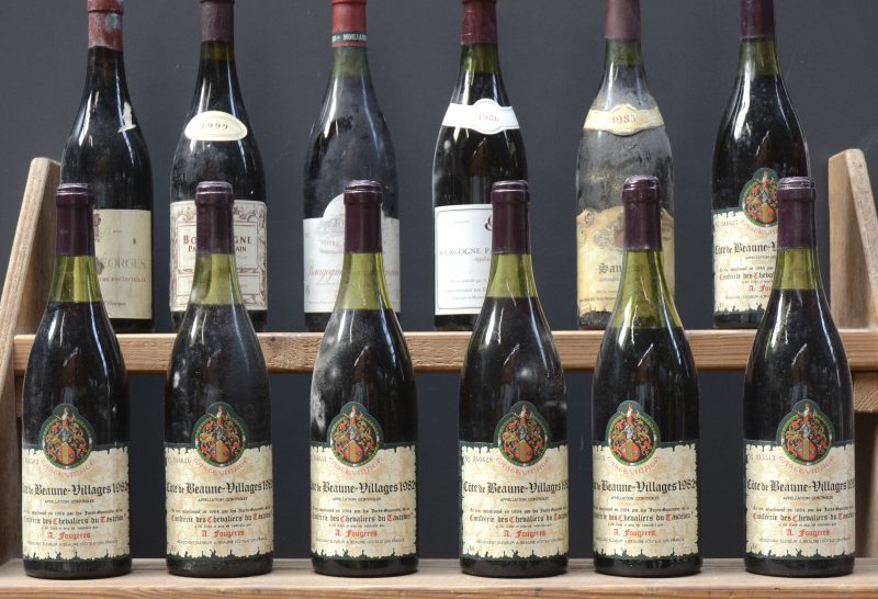 Lot rode bourgogne        aantal: 12 bt    Côte de Beaune-Villages A.C. Tastevinage A. Fougère, Beaune M.O.  1982  aantal: 7 bt    Santenay A.C.  Maurice Charleux, Dezize M.O.  1985  aantal: 1 bt    Bourgogne Passetoutgrain A.C.  Les Grands Crus, Marsannay M.O.  1986  aantal: 1 bt    Bourgogne Passetoutgrains A.C.   Moillard, Nuits M.O.  1992  aantal: 1 bt    Bourgogne Passetoutgrain A.C.  Jean-Baptiste Bejot M.O.  1999  aantal: 1 bt    Nuits-St-Georges A.C.  M. Javouhey, Nuits M.O.  1996  aantal: 1 bt