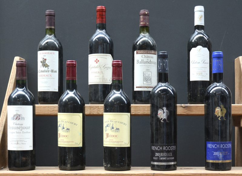 Lot rode wijn        aantal: 9 bt    Le Cavalier-Roi A.C. Bordeaux   M.B.  2001  aantal: 1 bt    Hospitalet de Gazin A.C. Pomerol   M.B.  2001  aantal: 1 bt    Ch. du Ballandreau A.C. Bordeaux Supérieur   M.B.  2001  aantal: 1 bt    Ch. Penin A.C. Bordeaux Supérieur   M.B.  2001  aantal: 1 bt    Ch. Beauséjour A.C. Montagne St-Emilion   M.C.  2003  aantal: 1 bt    Réserve La Croix Baucourt A.C. Médoc   M.O.  2003  aantal: 2 bt    French Rooster A.C. Bordeaux   M.O.  2003  aantal: 1 bt    French Rooster Merlot Vin de Pays d’Oc   M.O.  2003  aantal: 1 bt