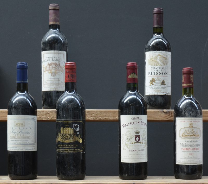 Lot rode bordeaux        aantal: 6 bt    Ch. Puy Bardens A.C. 1e Côtes de Bordeaux   M.C.  1995  aantal: 1 bt    Ch. de Lescours A.C. St-Emilion grand cru   M.C.  1995  aantal: 1 bt    Ch. Malescot-St-Exupéry A.C. Margaux 3e grand cru classé  M.C.  1997  aantal: 1 bt    Dom. de Maisonneuve A.C. St-Georges-St-Emilion 3e grand cru classé  M.B.  1997  aantal: 1 bt    Ch. Vieux Buisson A.C. Bordeaux   M.B.  1999  aantal: 1 bt    Ch. Lilian Ladouys A.C. St-Estèphe Cru bourgeois supérieur  M.C.  1998  aantal: 1 bt