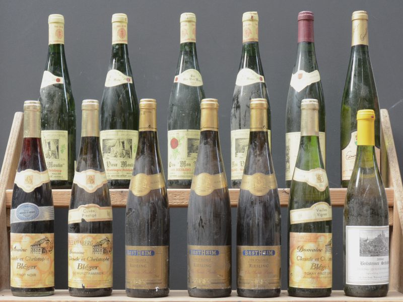 Lot wijn        aantal: 12 bt    Clos Mon Vieux Moulin Wintringer Felsberg A.C. Moselle Luxembourgeoise - Riesling  Duhr Frères, Ahn M.O.  1995  aantal: 3 bt    Gewurztraminer A.C. Alsace  Michel Schoepfer M.O.  1996  aantal: 1 bt    Tokay Pinot Gris A.C. Alsace  Edmond Rentz, Zellenberg M.O.  1998  aantal: 1 bt    Pinot Noir A.C. Alsace  Dom. Claude & Christophe Bléger, Orschwiller M.O.  2004  aantal: 1 bt    Gewurztraminer Grand Cru Praelatenberg A.C. Alsace  Dom. Claude & Christophe Bléger, Orschwiller M.O.  2005  aantal: 1 bt    Tokay Pinot Gris Vieilles Vignes A.C. Alsace Coteaux du Haut-Kpenigsbourg Dom. Claude & Christophe Bléger, Orschwiller M.O.  2005  aantal: 1 bt    Riesling Clos Sainte-Barbe A.C. Alsace  Bestheim M.O.  2004  aantal: 3 bt    Beilsteiner Schlossberg Riesling Trocken Qualitätswein  Heinz Bauer E.A.  2006  aantal: 1 bt