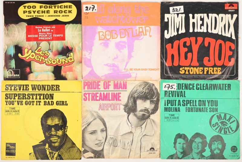 Een lot van 6 vinylsingles: Jimi Hendrix - Polydor 59061, Bob Dylan - CBS 3872, Les Yper Sound - Fontana 460 233 ME, Creedence Clearwater Revival - Fantasy 006-93 738, Airport - polydor 2050 025 en Stevie Wonder - Tamla Motown 006-94 0013.