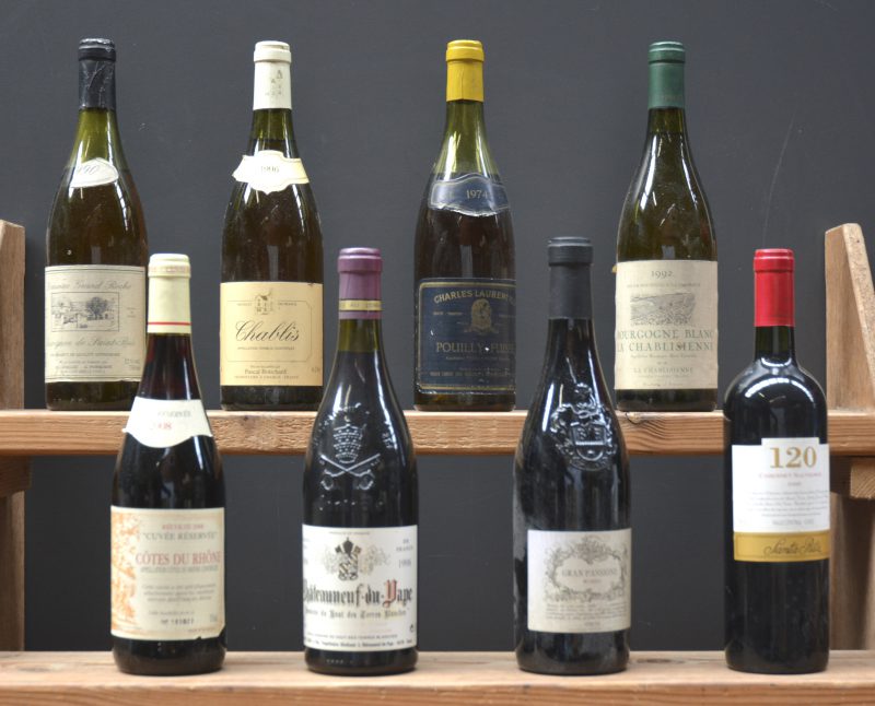 Lot wijn        aantal: 8 bt    Pouilly-Fuissé A.C.  Charles Laurent Fils, Savigny M.O.  1974  aantal: 1 bt    Sauvignon de Saint-Bris VDQS  Dom. Grand Roche,  M.O.  1990  aantal: 1 bt    Bourgogne Blanc A.C.  La Chablisienne M.P.  1992  aantal: 1 bt    Chablis A.C.  Pascal Bouchard M.O  1996  aantal: 1 bt    Châteauneuf-du-Pape A.C.  Dom. du Haut des Terres Blanches M.D.  1998  aantal: 1 bt    Cabernet Sauvignon 120 Valle Central, Chile  Santa Rita M.O.  2006  aantal: 1 bt    Côtes du Rhône Cuvée Réservée A.C.  Celliers des Terres de France M.O.  2008  aantal: 1 bt    Gran Passione Rosso I.G.T. Veneto  I.P. Fossalta di Piave M.O.  2012  aantal: 1 bt