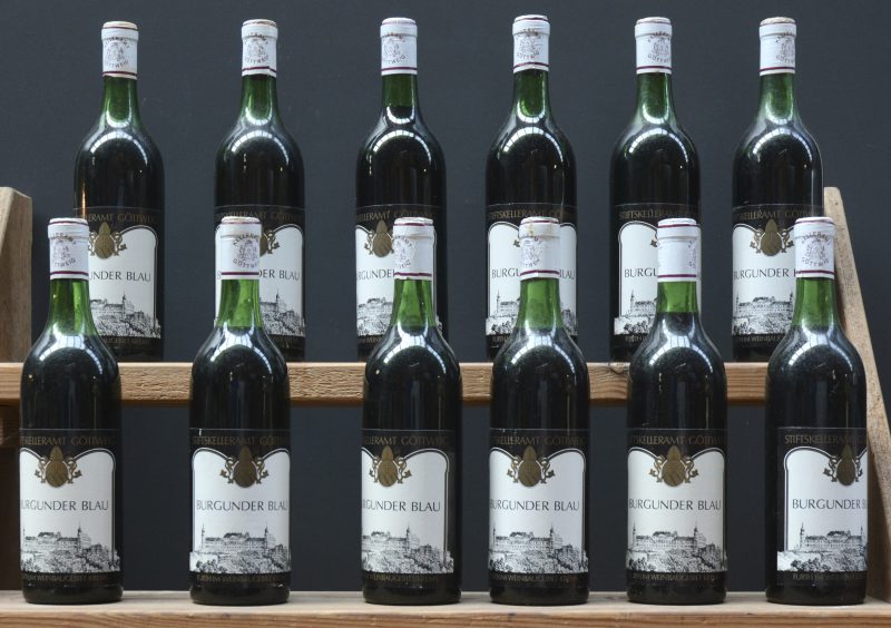Burgunder Blau Furth im Weinbaugebiet Krems  Stiftskelleramt Göttweig M.O.  0  aantal: 12 bt