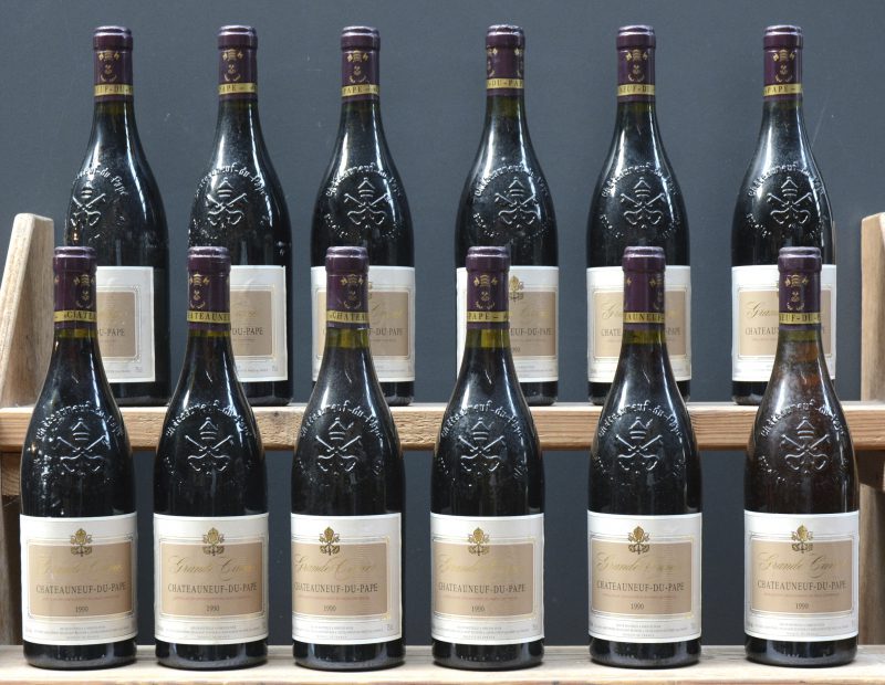 Châteauneuf-du-Pape Grande Cuvée A.C.  Caves Saint-Pierre, Ch’neuf M.O.  1990  aantal: 12 bt