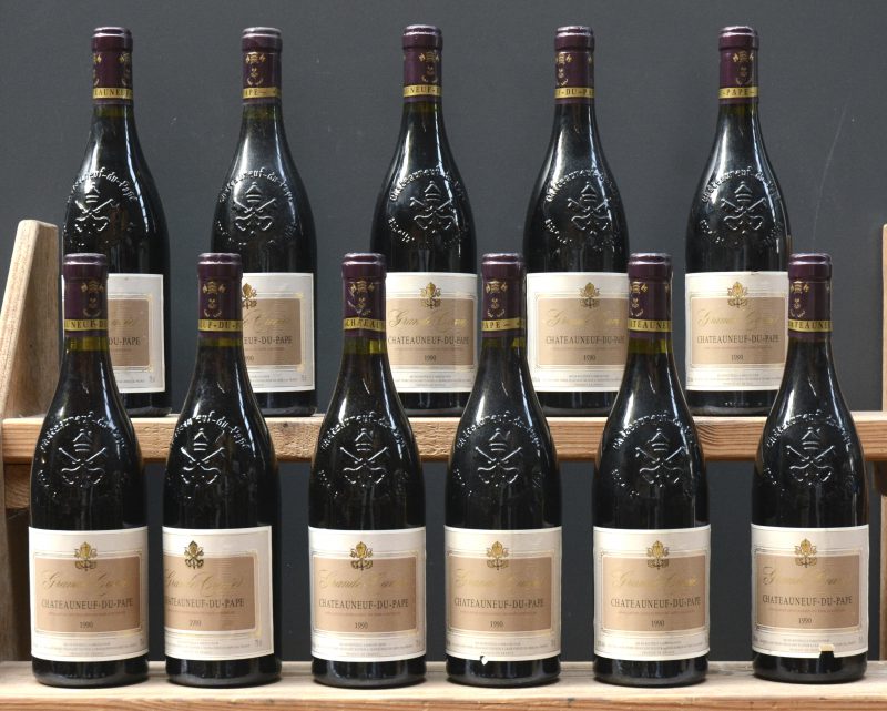 Châteauneuf-du-Pape Grande Cuvée A.C.  Caves Saint-Pierre, Ch’neuf M.O.  1990  aantal: 11 bt