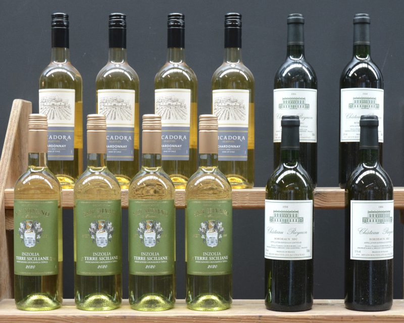 Lot witte wijn        aantal: 12 bt    Picadora Chardonnay Central Valley  Wine of Chile   2020  aantal: 4 bt    Inzolia I.G.T. Colline Pescaresi  Wine of Chile   2020  aantal: 4 bt    Ch. Reynon A.C. Bordeaux (sec)   M.C.  1994  aantal: 4 bt