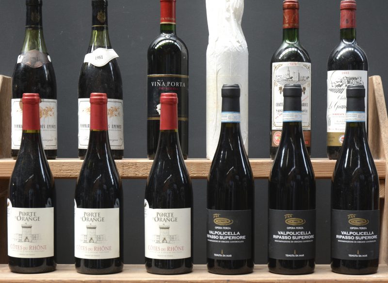 Lot rode wijn        aantal: 12 bt    Pommard 1e Cru Clos des Epenots A.C.  Pasquier-Desvignes, St-Lager M.O.  1981  aantal: 2 bt    Porte d’Orange A.C. Côtes du Rhône  Terranea, Poulenc M.O.  2019  aantal: 3 bt    Opera Terza D.O.C. Valpolicella Ripasso Superiore  Tenuta da Mar M.O.  2018  aantal: 3 bt    Viña Porta Cabernet Sauvignon Reserva Valle del Cachapoal  Viña Porta, Requinoa Chile M.O.  1993  aantal: 2 bt    Ch. Franc-Bigaroux A.C. St-Emilion grand cru   M.C.  1978  aantal: 1 bt    Ch. Le Grand Verdus A.C. Bordeaux Supérieur   M.C.  1993  aantal: 1 bt