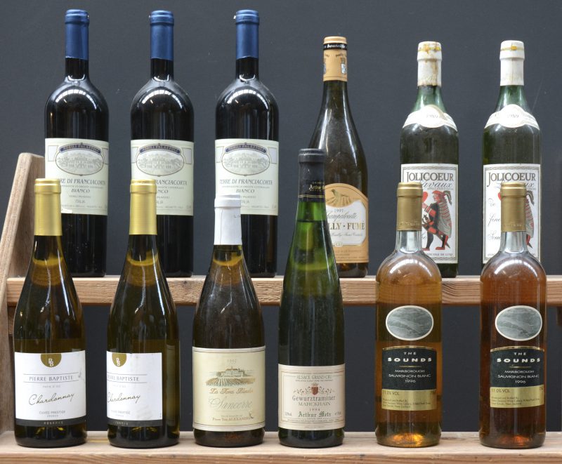 Lot witte wijn        aantal: 12 bt    Terre di Franciacorta Bianco D.O.C.  Nobili Palazzoli, Molinetto M.O.  1996  aantal: 3 bt    Chardonnay Cuvée Prestige Réserve I.G.P. d’Oc  Pierre Baptiste, Carcassonne M.O.  2020  aantal: 2 bt    The Sounds Sauvignon Blanc Marlborough  New Zealand Wine Cellars, East Tamaki M.O.  1996  aantal: 2 bt    Jolicoeur Lavaux Fine Souche A.O.  Association Viticole de Lutry M.O.  1989  aantal: 2 bt    Sancerre Les Terres Blanches A.C.  Pierre Yves Alexandre M.O.  1995  aantal: 1 bt    Pouilly-Fumé Champalouette A.C.  Charles Deloire M.O.  1997  aantal: 1 bt    Gewurztraminer Marckrain A.C. Alsace Grand Cru  Arthur Metz, Epfig M.O.  1994  aantal: 1 bt