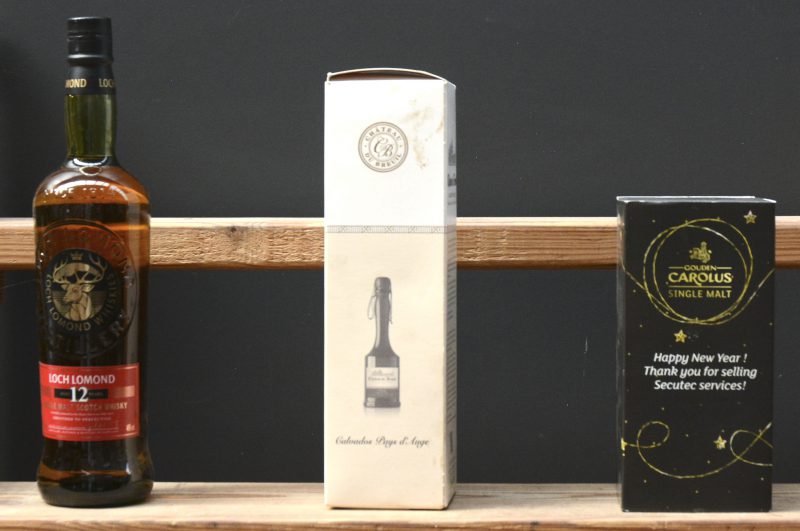 Lot varia        aantal: 3 bt    Gouden Carolus Single Malt     O.D.   aantal: 1 bt    Loch Lomond 12 Years Single Malt        aantal: 1 bt    Ch. du Breuil Calvados Pays d’Auge    O.D.   aantal: 1 bt