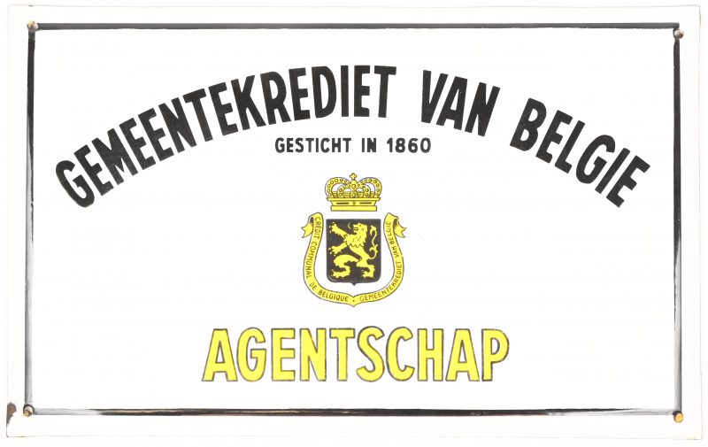 Een plaquette, geëmailleerd staal met opschrift Gemeentekrediet van België. KLeine schade aan het emaïl.